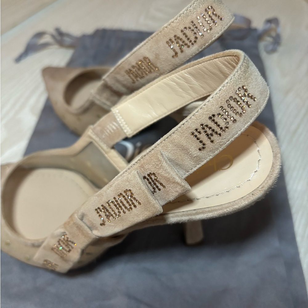 Authentic Christian Dior J'Adior Slingback Pump Heels
Nude and Gold
38.5 - Picture 11 of 12